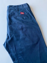 Load image into Gallery viewer, Dickies W30 L33