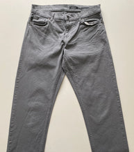Load image into Gallery viewer, DKNY Jeans W30 L32