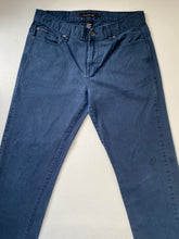 Load image into Gallery viewer, Calvin Klein Jeans W34 L30