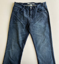 Load image into Gallery viewer, DKNY Jeans W32 L32