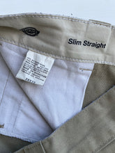 Load image into Gallery viewer, Dickies Shorts W38