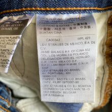 Load image into Gallery viewer, 90s Levi’s high waisted shorts