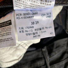 Load image into Gallery viewer, Levi’s 501 W38 L29
