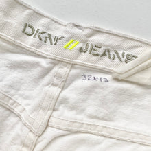 Load image into Gallery viewer, 00s DKNY Shorts W32