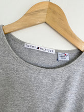 Load image into Gallery viewer, Women’s Tommy Hilfiger T-shirt (L)