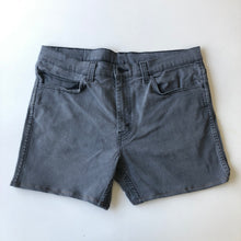 Load image into Gallery viewer, Levi’s Shorts W36