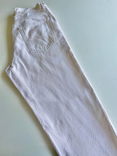 Load image into Gallery viewer, Calvin Klein Jeans W32 L30