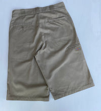 Load image into Gallery viewer, Dickies Shorts W32