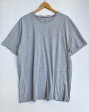 Load image into Gallery viewer, Tommy Hilfiger t-shirt (XL)