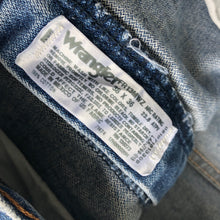 Load image into Gallery viewer, Wrangler Jeans W38 L30