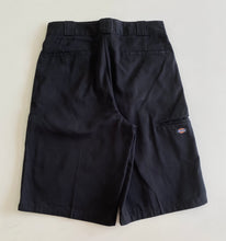 Load image into Gallery viewer, Dickies Shorts W32