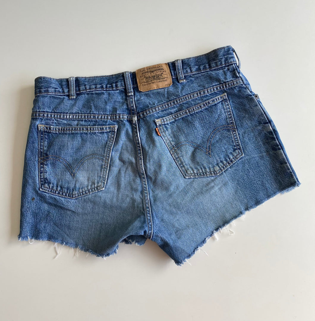 90s Levi’s high waisted shorts