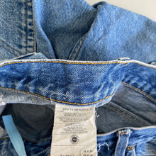Load image into Gallery viewer, Carhartt Jeans W38 L30