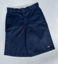 Load image into Gallery viewer, Dickies Shorts W33
