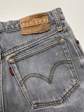 Load image into Gallery viewer, 90s Levi’s shorts