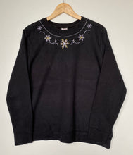 Load image into Gallery viewer, Embroidered ‘Snowflake’ sweatshirt (L)