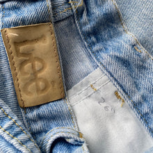 Load image into Gallery viewer, 90s Lee Denim Shorts W26