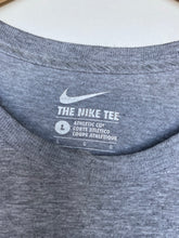 Load image into Gallery viewer, Nike t-shirt (L)