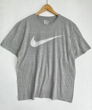 Load image into Gallery viewer, Nike t-shirt (XL)
