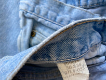 Load image into Gallery viewer, Wrangler Jeans W38 L34