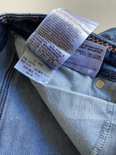 Load image into Gallery viewer, Levi’s Shorts W29