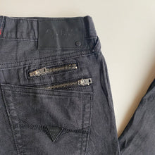 Load image into Gallery viewer, Guess Jeans W30 L32
