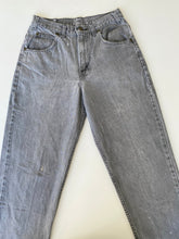 Load image into Gallery viewer, Vintage Jeans W26 L27