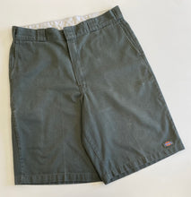 Load image into Gallery viewer, Dickies Shorts W35