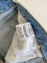 Load image into Gallery viewer, Wrangler Jeans W38 L30