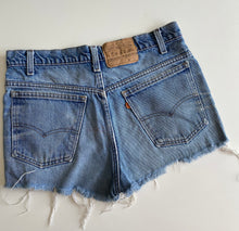 Load image into Gallery viewer, 90s Levi’s high waisted shorts