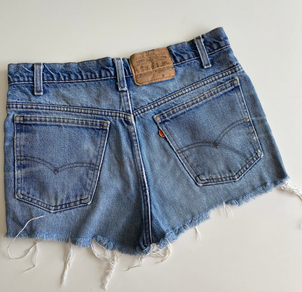 90s Levi’s high waisted shorts