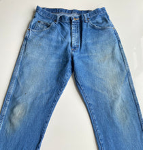 Load image into Gallery viewer, Wrangler Jeans W36 L30