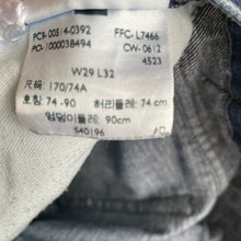 Load image into Gallery viewer, Levi’s Jeans W29 L32