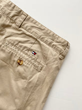 Load image into Gallery viewer, Tommy Hilfiger Shorts W36
