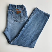 Load image into Gallery viewer, Wrangler Jeans W38 L30