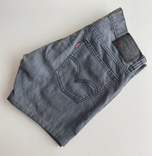 Load image into Gallery viewer, Levi’s 511 Shorts W32