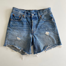 Load image into Gallery viewer, 90s Levi’s high waisted shorts