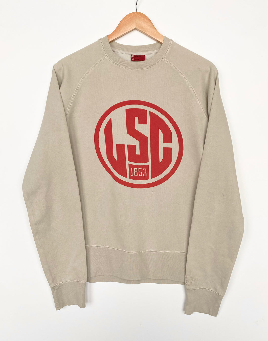 Levi’s sweatshirt (M)