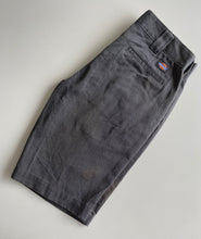 Load image into Gallery viewer, Dickies Shorts W32