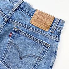 Load image into Gallery viewer, 90s Levi’s Shorts W30