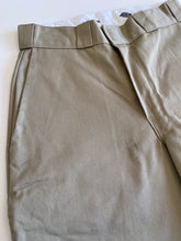 Load image into Gallery viewer, Dickies Shorts W28