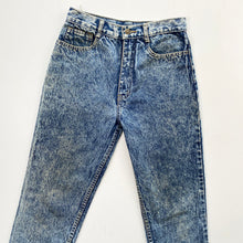 Load image into Gallery viewer, 90s Acid Wash Jeans W26 L29