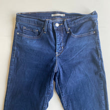 Load image into Gallery viewer, Levi’s 312 W28 L30