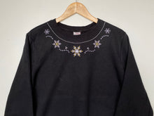 Load image into Gallery viewer, Embroidered ‘Snowflake’ sweatshirt (L)