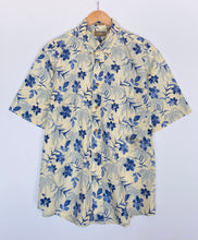 Load image into Gallery viewer, Crazy print shirt (L)