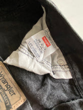 Load image into Gallery viewer, Wrangler Jeans W36 L34