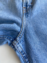 Load image into Gallery viewer, Levis 505 shorts