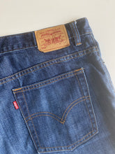 Load image into Gallery viewer, Levi’s 515 Shorts W36