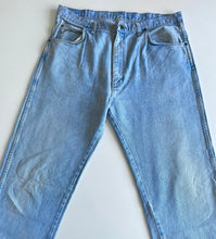 Load image into Gallery viewer, Wrangler Jeans W38 L34