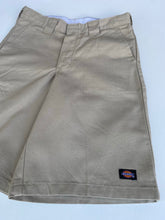 Load image into Gallery viewer, Dickies Shorts W24